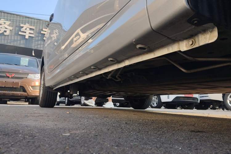 Used Wuling Hongguang New Energy 2024 All-Electric Model 300KM Standard Version Right Side Sill
