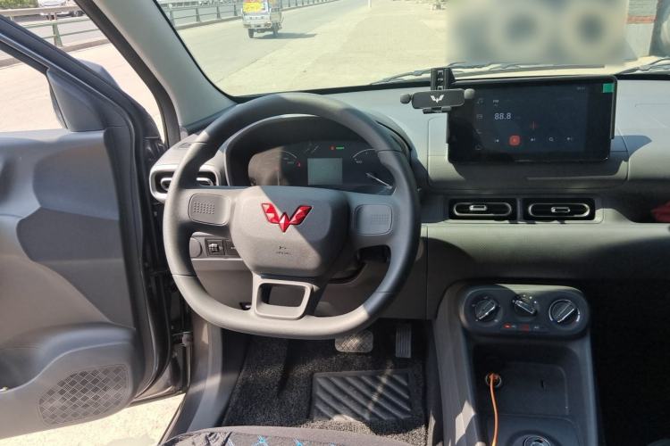 Used Wuling Hongguang New Energy 2024 All-Electric Model 300KM Standard Version Steering Wheel