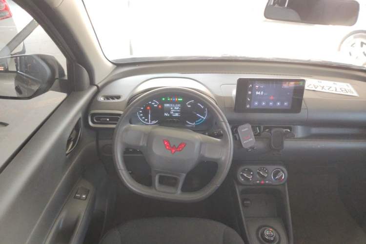 Used Wuling Hongguang New Energy 2024 All-Electric Model 300KM Standard Version Steering Wheel
