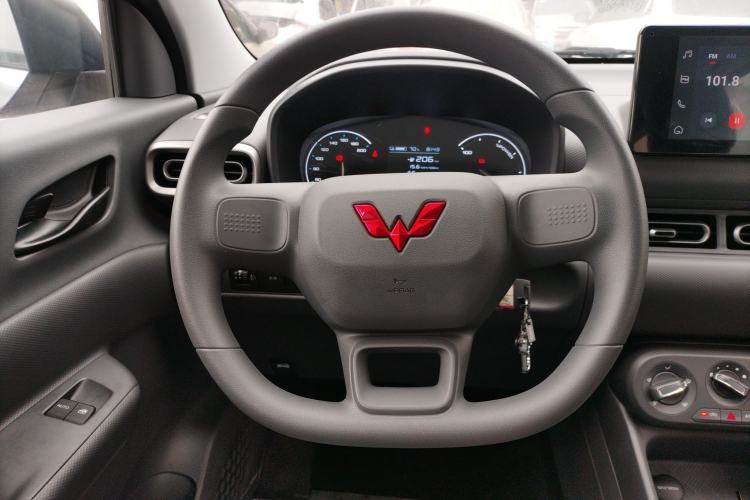 Used Wuling Hongguang New Energy 2024 All-Electric Model 300KM Standard Version Steering Wheel