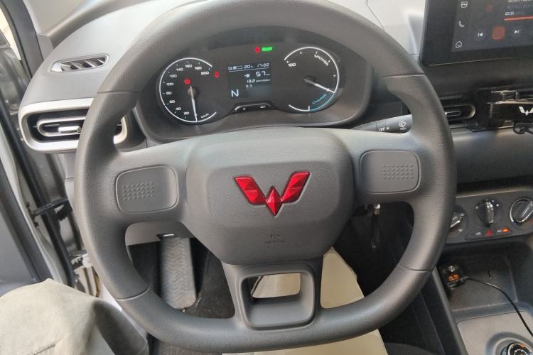 Used Wuling Hongguang New Energy 2024 All-Electric Model 300KM Standard Version Steering Wheel