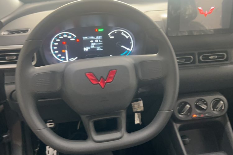 Used Wuling Hongguang New Energy 2024 All-Electric Model 300KM Standard Version Steering Wheel