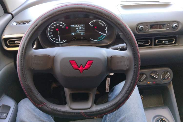 Used Wuling Hongguang New Energy 2024 All-Electric Model 300KM Practical Version Steering Wheel