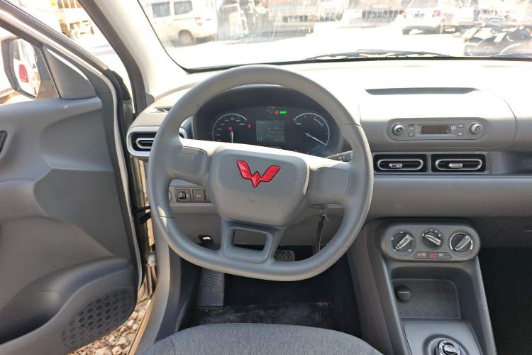 Used Wuling Hongguang New Energy 2024 All-Electric Model 300KM Practical Version Steering Wheel