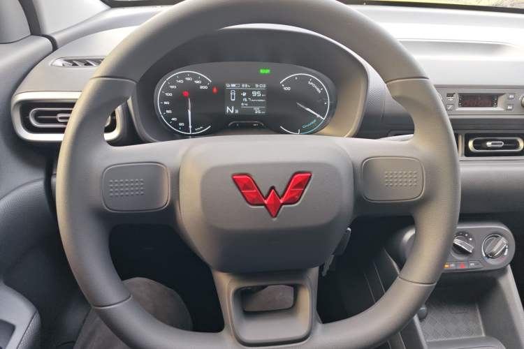 Used Wuling Hongguang New Energy 2024 All-Electric Model 300KM Practical Version Steering Wheel