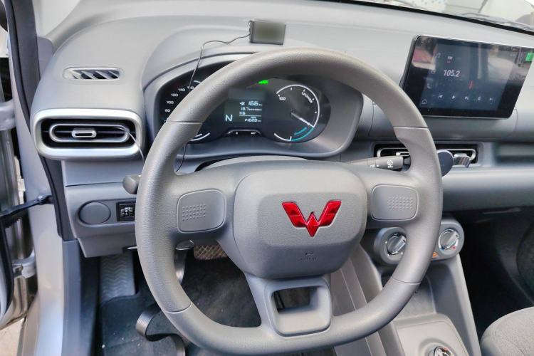 Used Wuling Hongguang New Energy 2024 All-Electric Model 300KM Practical Version Steering Wheel