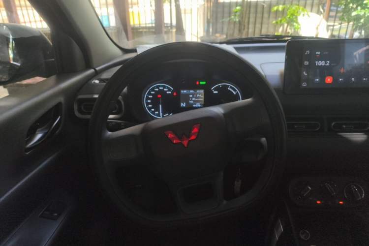 Used Wuling Hongguang New Energy 2024 All-Electric Model 300KM Practical Version Steering Wheel