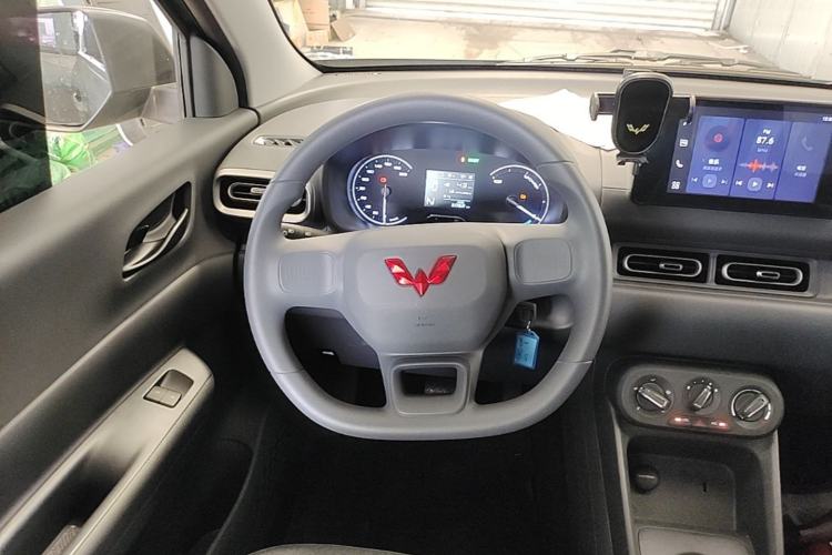 Used Wuling Hongguang New Energy 2024 All-Electric Model 300KM Standard Version Steering Wheel
