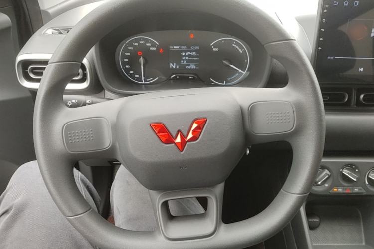 Used Wuling Hongguang New Energy 2024 All-Electric Model 300KM Practical Version Steering Wheel