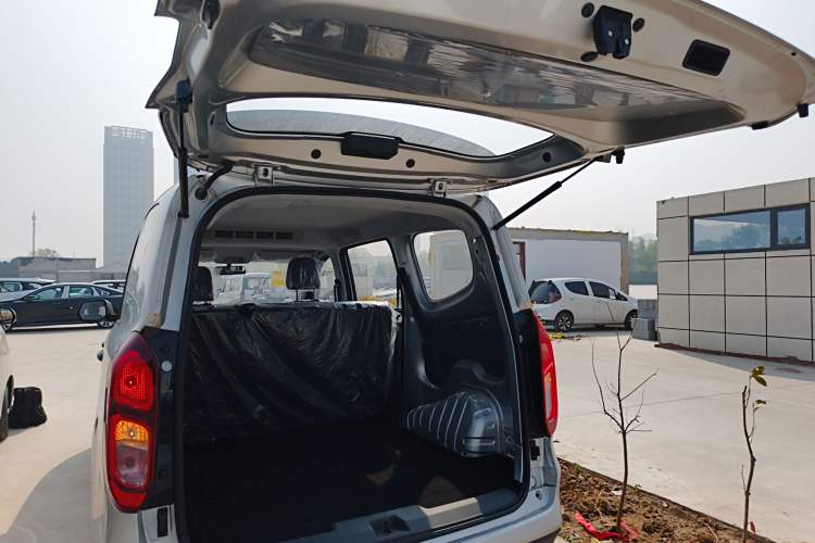 Used Wuling Hongguang New Energy 2024 All-Electric Model 300KM Standard Version Trunk