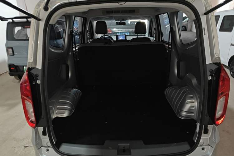 Used Wuling Hongguang New Energy 2024 All-Electric Model 300KM Standard Version Trunk