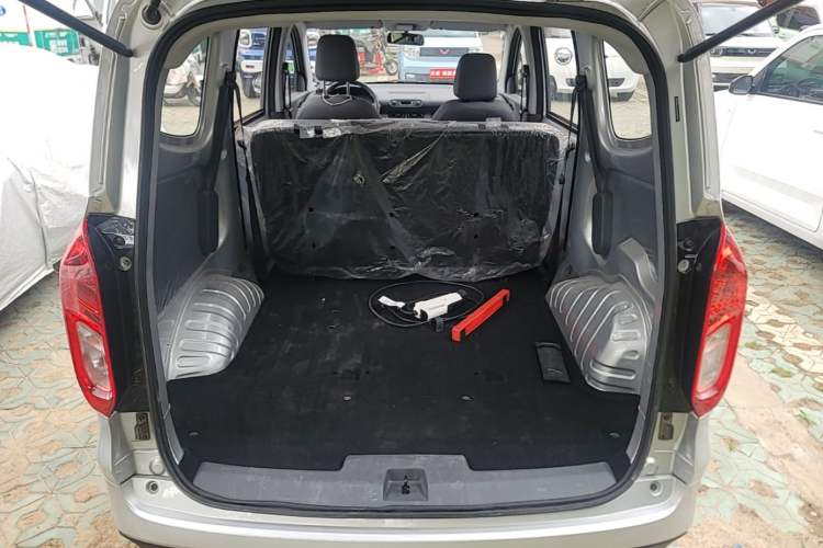 Used Wuling Hongguang New Energy 2024 All-Electric Model 300KM Practical Version Trunk