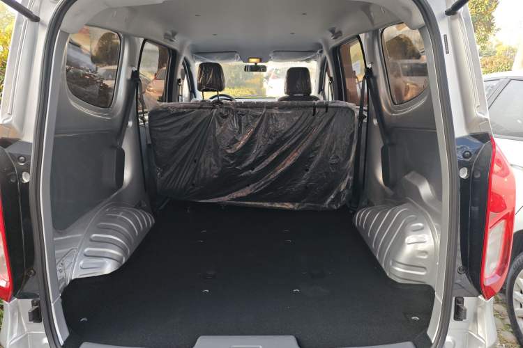 Used Wuling Hongguang New Energy 2024 All-Electric Model 300KM Practical Version Trunk