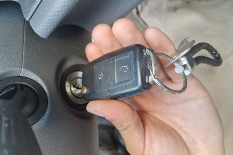 Used Wuling Hongguang New Energy 2024 All-Electric Model 300KM Standard Version Vehicle Key