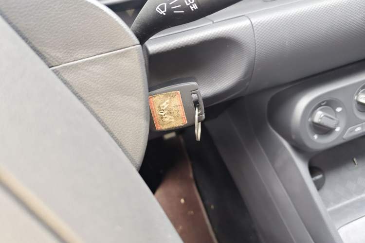 Used Wuling Hongguang New Energy 2024 All-Electric Model 300KM Standard Version Vehicle Key