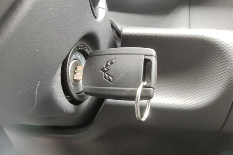 Used Wuling Hongguang New Energy 2024 All-Electric Model 300KM Practical Version Vehicle Key
