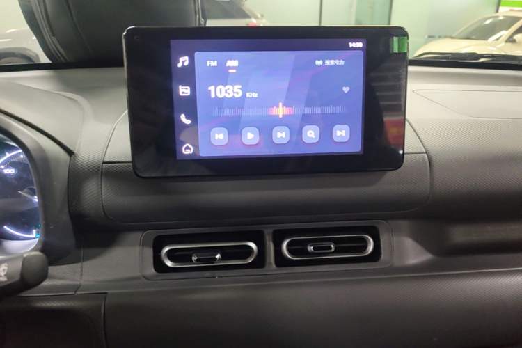 Used Wuling Hongguang New Energy 2024 All-Electric Model 300KM Standard Version Audio And AC Panel