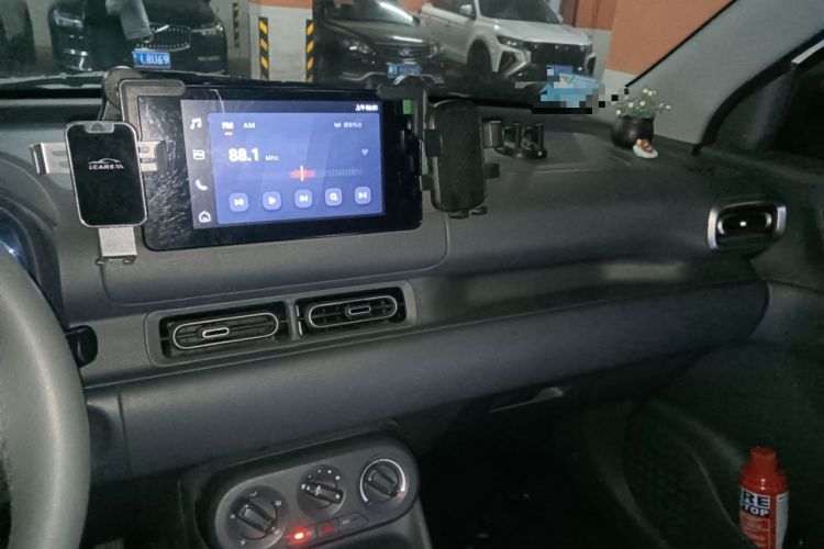 Used Wuling Hongguang New Energy 2024 All-Electric Model 300KM Standard Version Audio And AC Panel