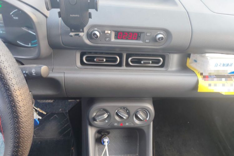 Used Wuling Hongguang New Energy 2024 All-Electric Model 300KM Practical Version Audio And AC Panel
