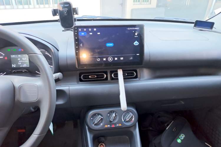 Used Wuling Hongguang New Energy 2024 All-Electric Model 300KM Practical Version Audio And AC Panel