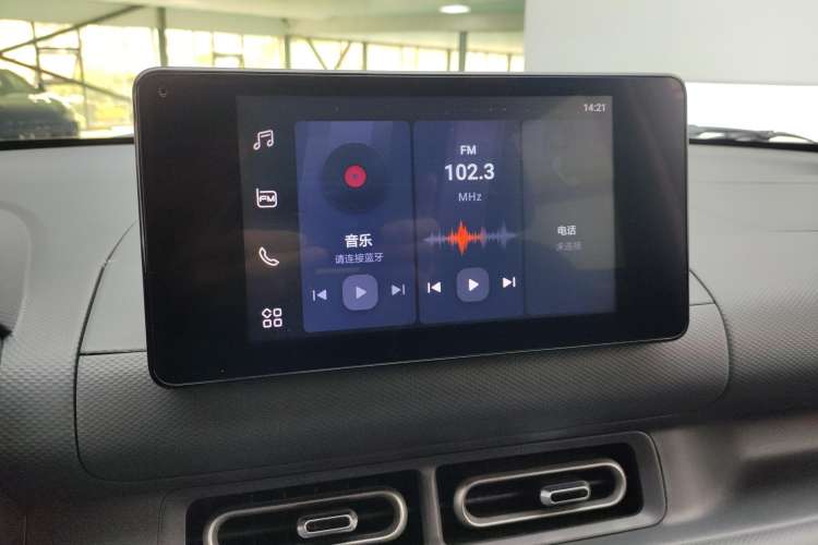 Used Wuling Hongguang New Energy 2024 All-Electric Model 300KM Standard Version Audio And AC Panel
