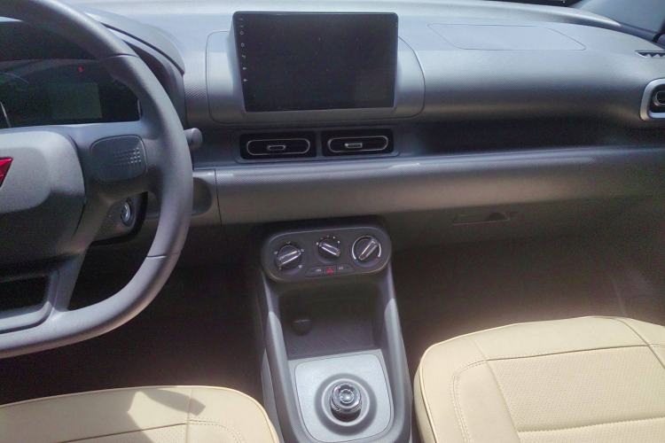 Used Wuling Hongguang New Energy 2024 All-Electric Model 300KM Practical Version Audio And AC Panel
