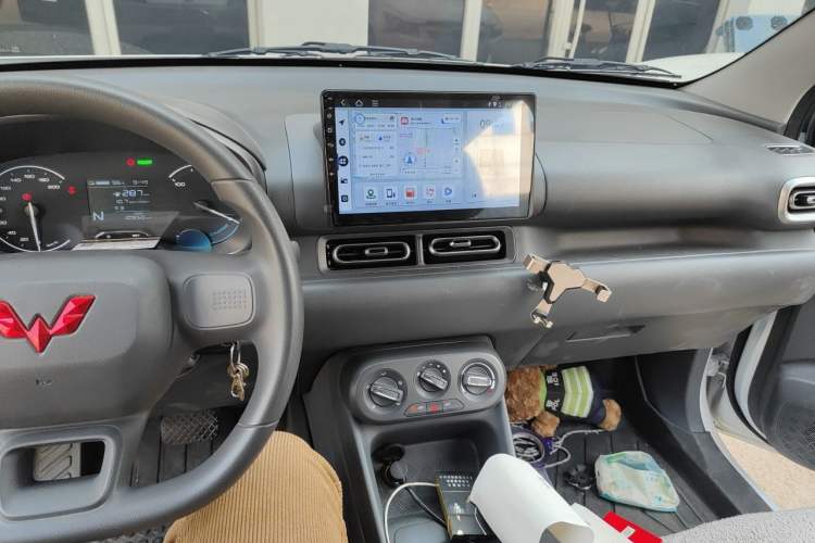 Used Wuling Hongguang New Energy 2024 All-Electric Model 300KM Practical Version Audio And AC Panel