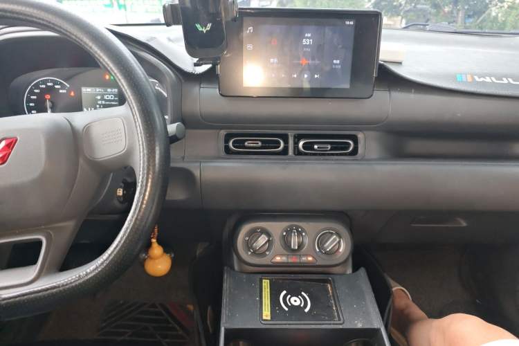 Used Wuling Hongguang New Energy 2024 All-Electric Model 300KM Standard Version Audio And AC Panel