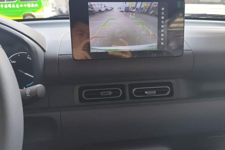 Used Wuling Hongguang New Energy 2024 All-Electric Model 300KM Standard Version Audio And AC Panel
