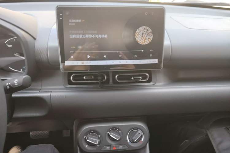 Used Wuling Hongguang New Energy 2024 All-Electric Model 300KM Standard Version Audio And AC Panel
