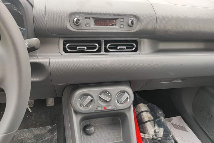 Used Wuling Hongguang New Energy 2024 All-Electric Model 300KM Practical Version Audio And AC Panel