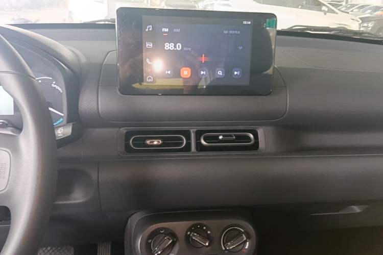 Used Wuling Hongguang New Energy 2024 All-Electric Model 300KM Standard Version Audio And AC Panel