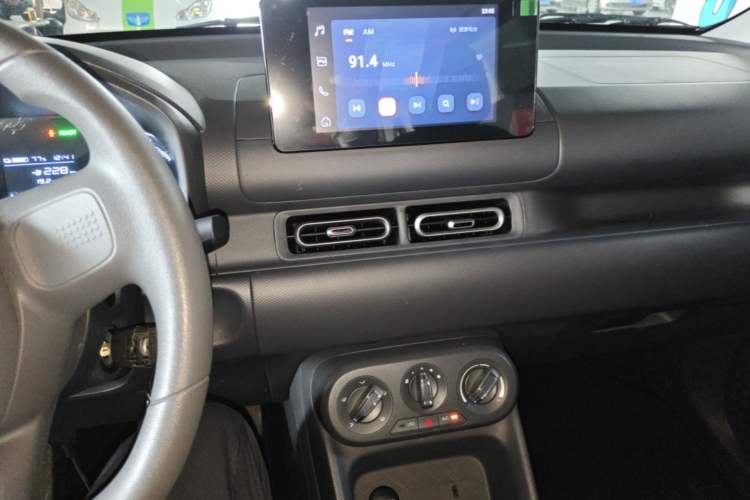 Used Wuling Hongguang New Energy 2024 All-Electric Model 300KM Standard Version Audio And AC Panel