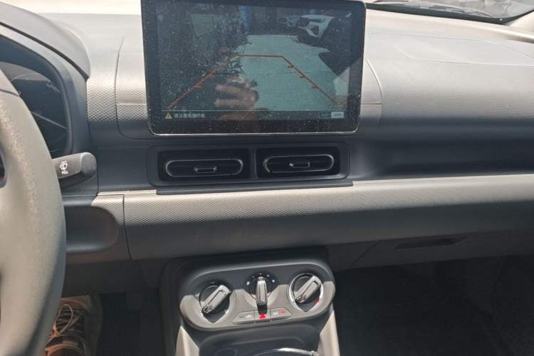 Used Wuling Hongguang New Energy 2024 All-Electric Model 300KM Practical Version Audio And AC Panel