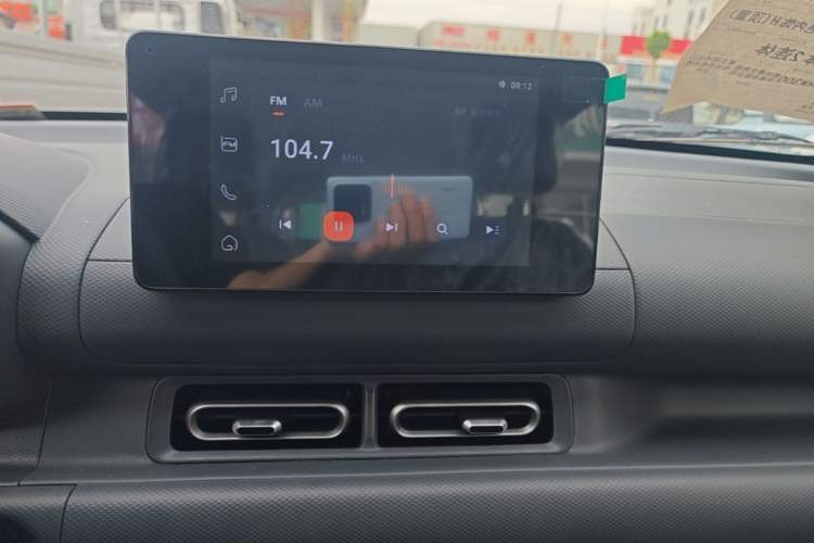 Used Wuling Hongguang New Energy 2024 All-Electric Model 300KM Standard Version Audio And AC Panel