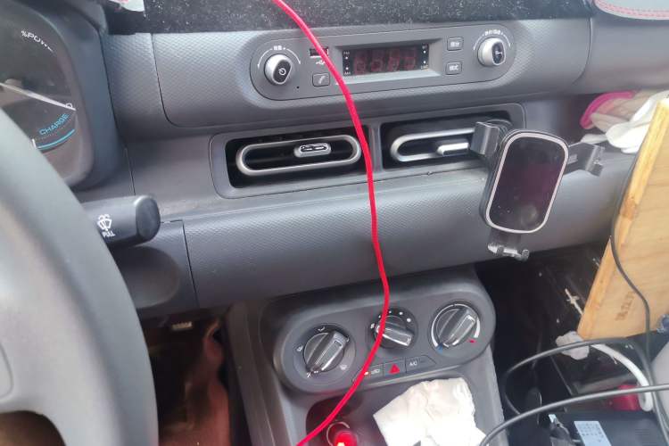 Used Wuling Hongguang New Energy 2024 All-Electric Model 300KM Practical Version Audio And AC Panel