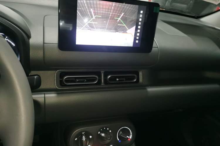 Used Wuling Hongguang New Energy 2024 All-Electric Model 300KM Standard Version Audio And AC Panel