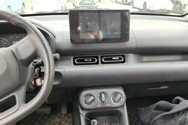 Used Wuling Hongguang New Energy 2024 All-Electric Model 300KM Standard Version Audio And AC Panel