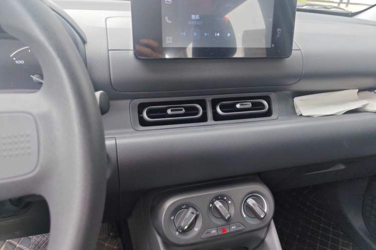 Used Wuling Hongguang New Energy 2024 All-Electric Model 300KM Practical Version Audio And AC Panel