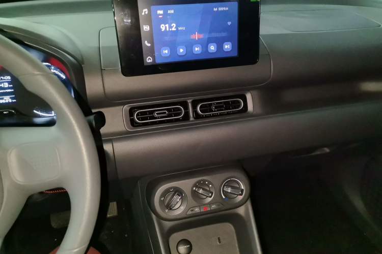 Used Wuling Hongguang New Energy 2024 All-Electric Model 300KM Standard Version Audio And AC Panel