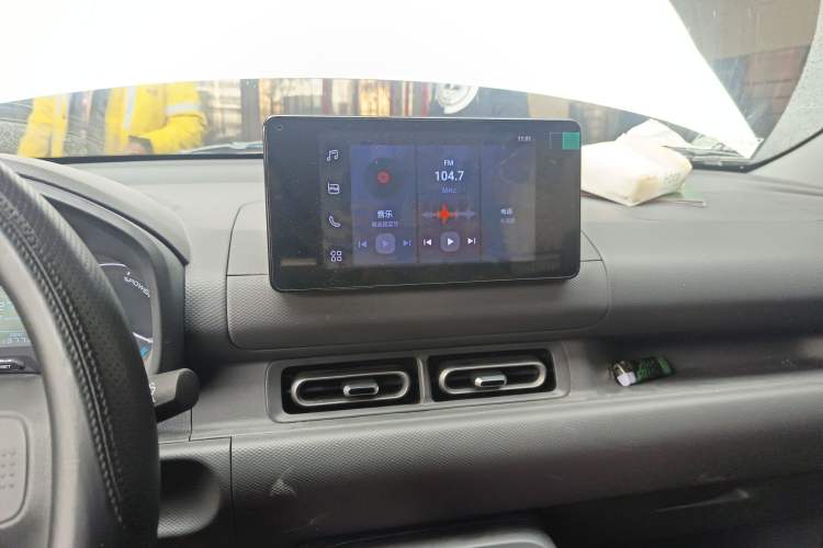 Used Wuling Hongguang New Energy 2024 All-Electric Model 300KM Standard Version Audio And AC Panel
