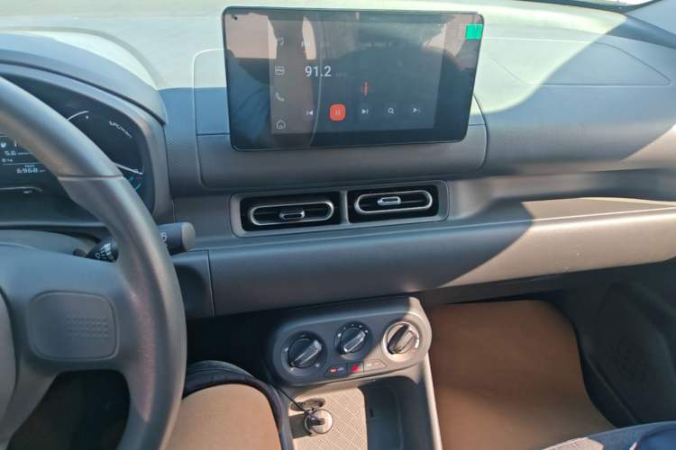 Used Wuling Hongguang New Energy 2024 All-Electric Model 300KM Standard Version Audio And AC Panel