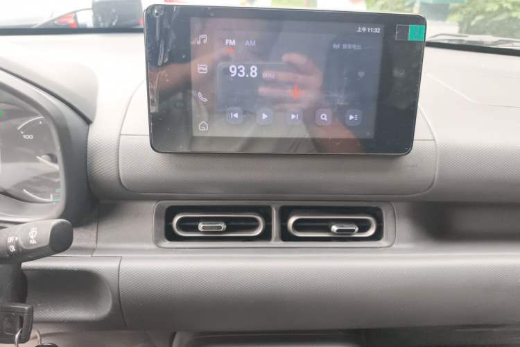 Used Wuling Hongguang New Energy 2024 All-Electric Model 300KM Standard Version Audio And AC Panel