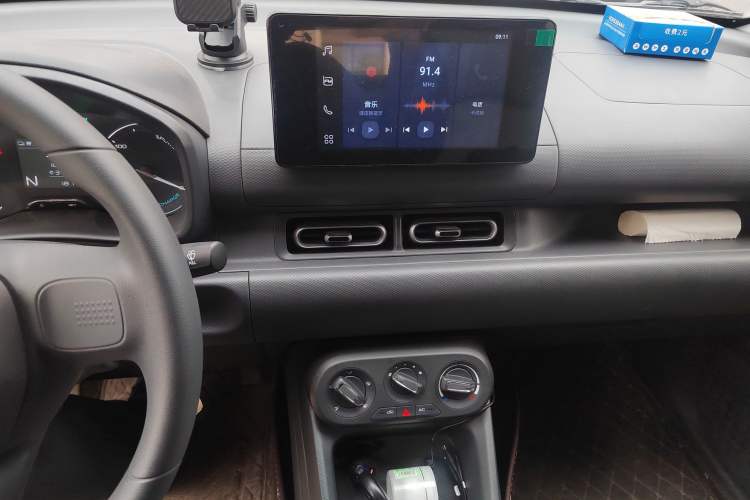 Used Wuling Hongguang New Energy 2024 All-Electric Model 300KM Standard Version Audio And AC Panel