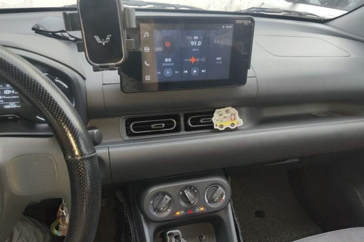 Used Wuling Hongguang New Energy 2024 All-Electric Model 300KM Standard Version Audio And AC Panel