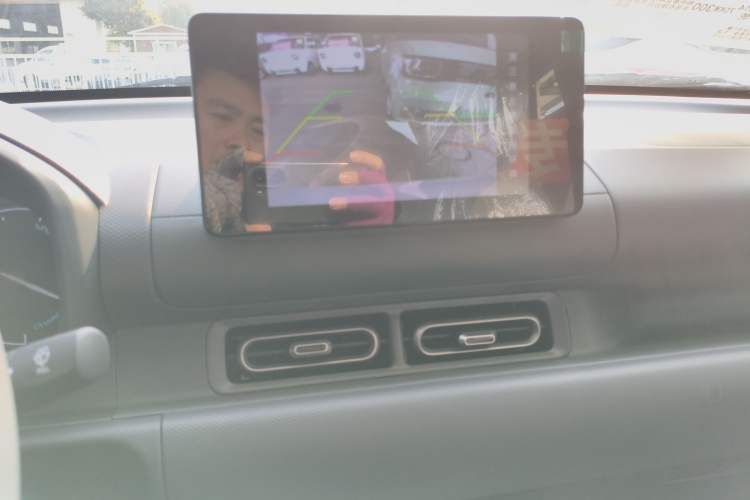 Used Wuling Hongguang New Energy 2024 All-Electric Model 300KM Standard Version Audio And AC Panel
