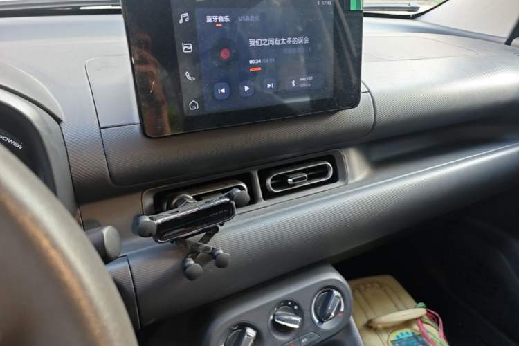 Used Wuling Hongguang New Energy 2024 All-Electric Model 300KM Standard Version Audio And AC Panel