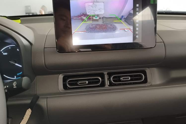 Used Wuling Hongguang New Energy 2024 All-Electric Model 300KM Standard Version Audio And AC Panel