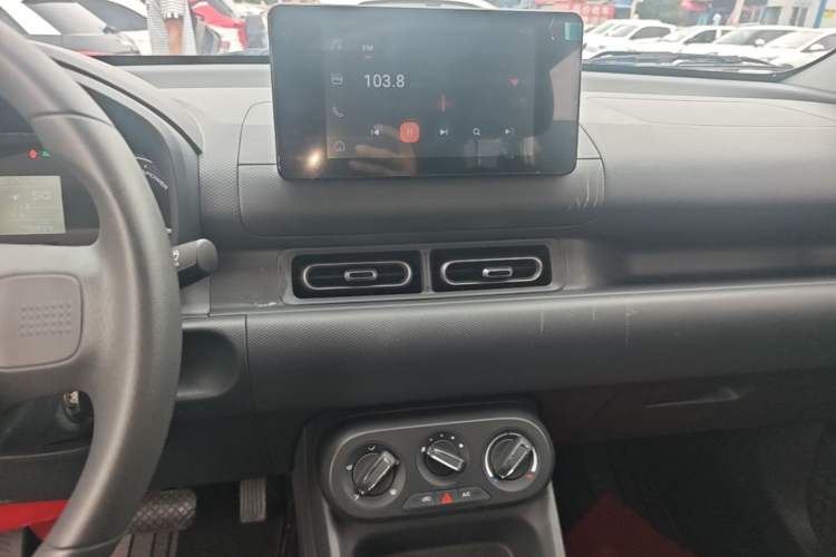 Used Wuling Hongguang New Energy 2024 All-Electric Model 300KM Standard Version Audio And AC Panel