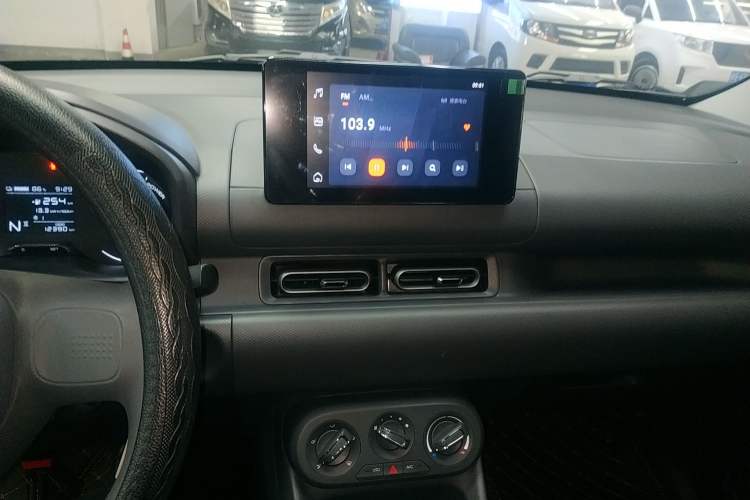Used Wuling Hongguang New Energy 2024 All-Electric Model 300KM Standard Version Audio And AC Panel